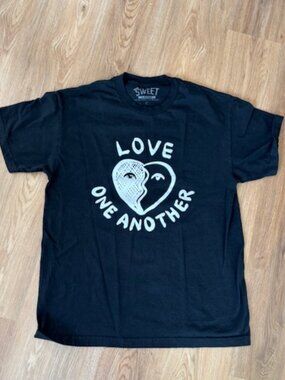 Sweet Womens Black Short Sleeve Tee "Love One Another" EUC Large